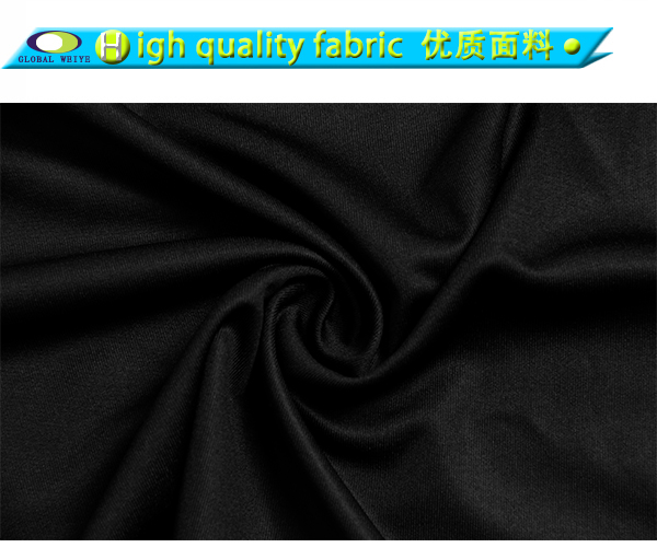 男士黑色全涤字母印花V领短袖恤衫定制厂家